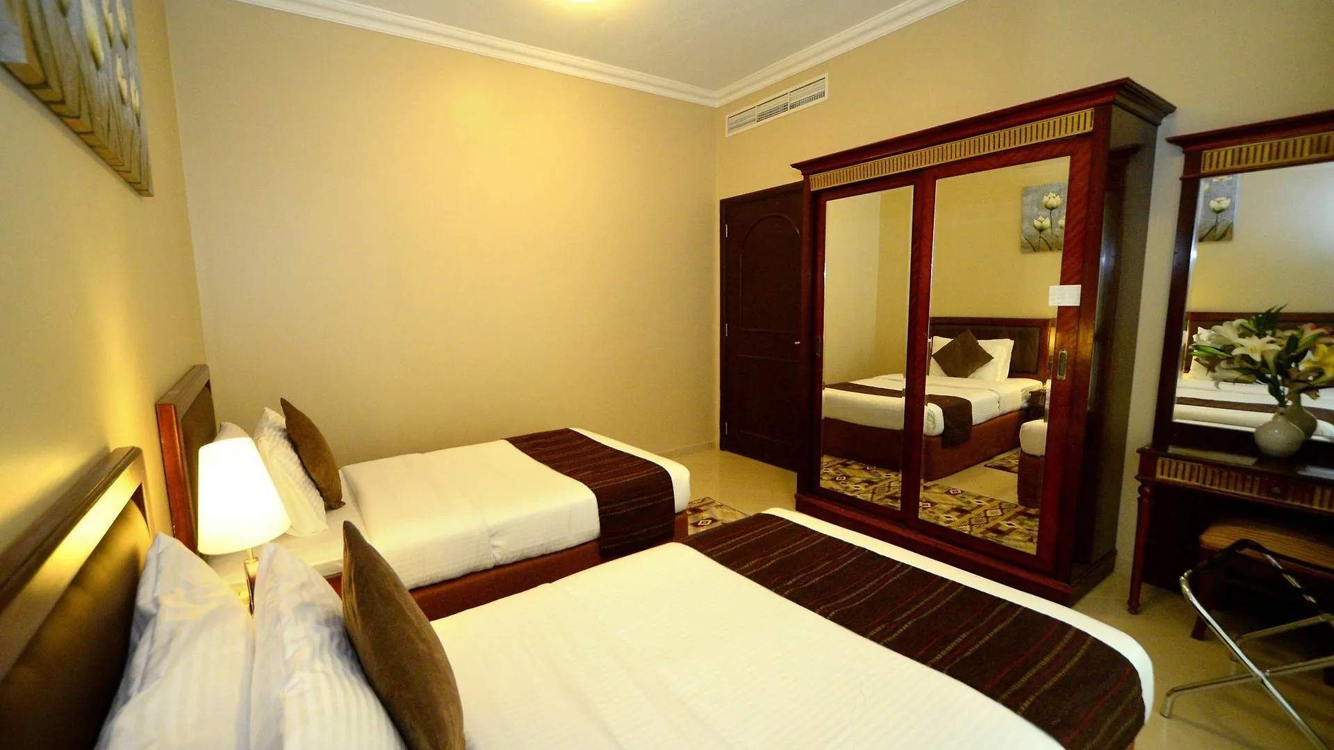 Emirates Stars Hotel Apartments Charjah 3*,